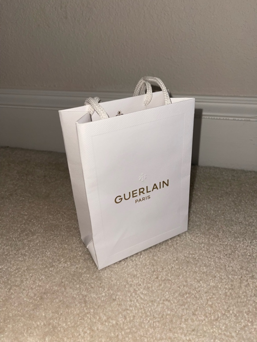 GUERLAIN 4x6” White and Gold Gift Bag